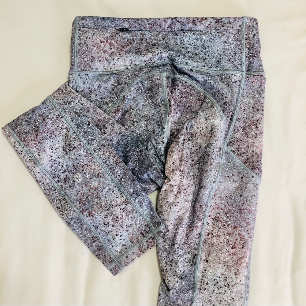 🚫SOLD🚫 Lululemon Run: Final Lap Crop [RARE] 🦄 - Picture 3 of 8